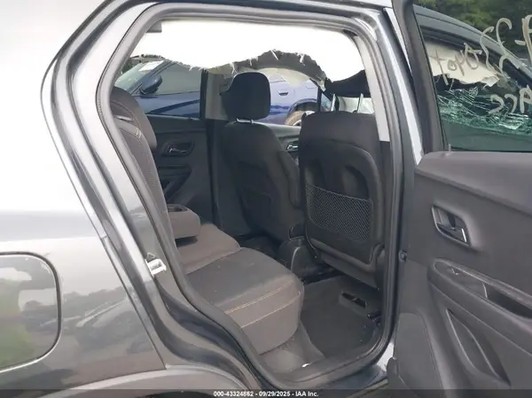 3GNCJKSB2KL280912 2019 CHEVROLET TRAX - Image 8