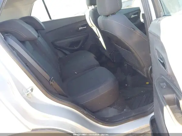 3GNCJKSB2KL293207 2019 CHEVROLET TRAX - Image 8