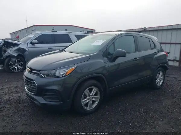 3GNCJKSB2KL297046 2019 CHEVROLET TRAX - Image 2