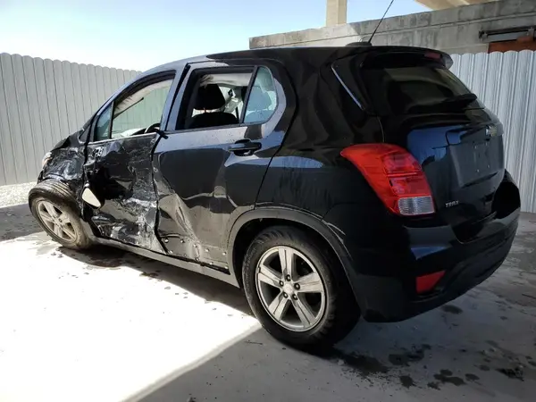3GNCJKSB2KL300236 2019 CHEVROLET TRAX - Image 2