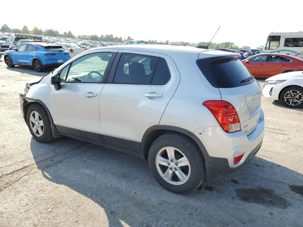 3GNCJKSB2KL310944 2019 CHEVROLET TRAX - Image 2