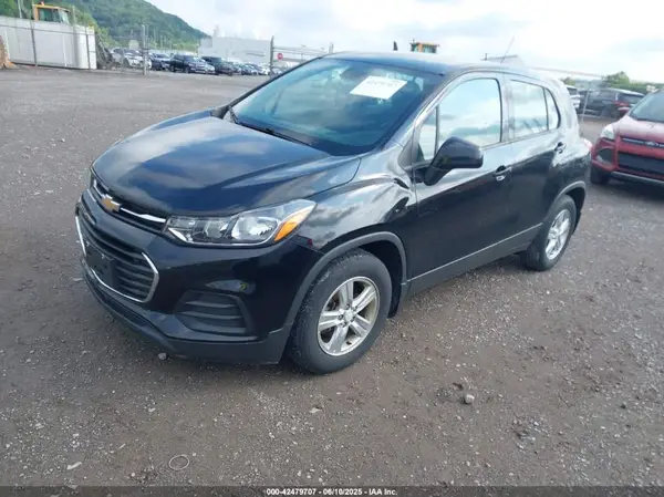 3GNCJKSB2KL314878 2019 CHEVROLET TRAX - Image 2