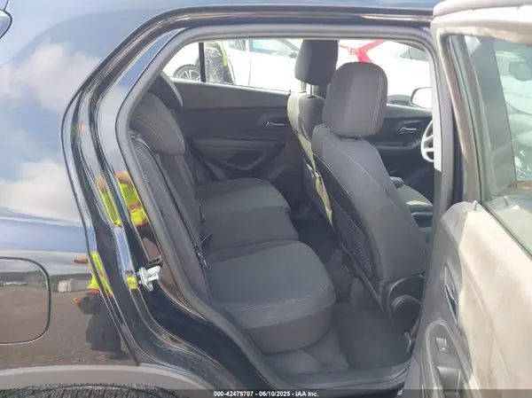 3GNCJKSB2KL314878 2019 CHEVROLET TRAX - Image 8