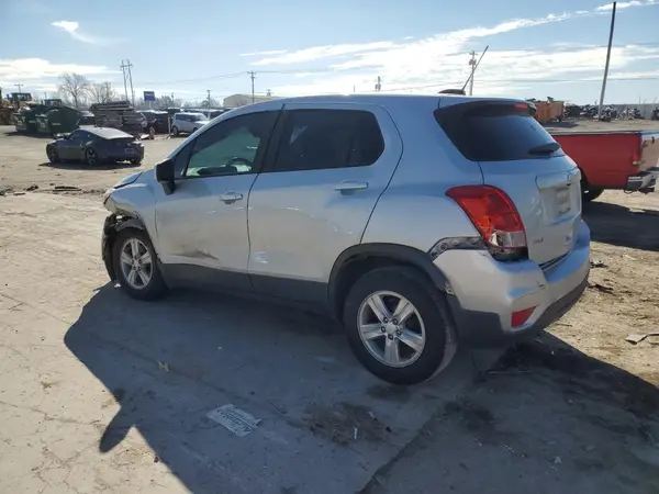 3GNCJKSB2KL325993 2019 CHEVROLET TRAX - Image 2