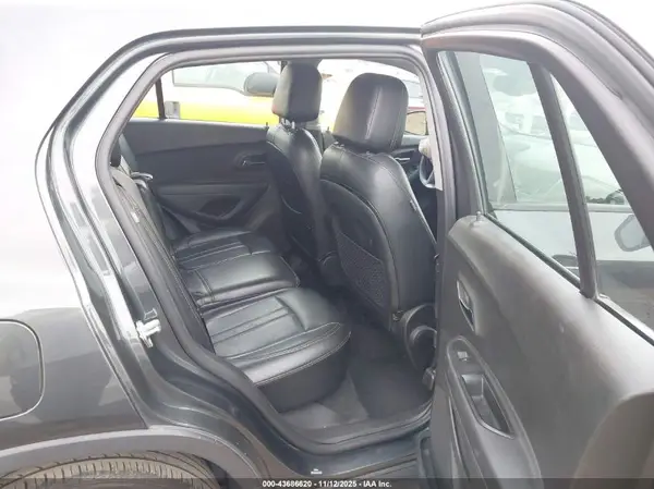 3GNCJKSB2KL328201 2019 CHEVROLET TRAX - Image 8