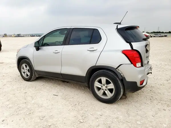 3GNCJKSB2KL336752 2019 CHEVROLET TRAX - Image 2
