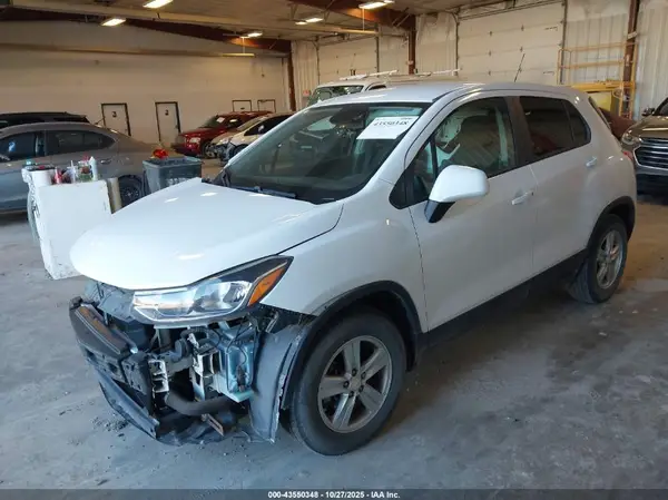 3GNCJKSB2KL348917 2019 CHEVROLET TRAX - Image 2