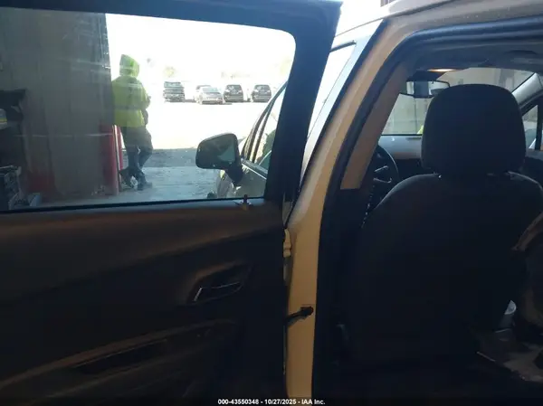 3GNCJKSB2KL348917 2019 CHEVROLET TRAX - Image 8