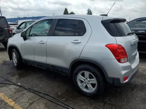 3GNCJKSB2KL349680 2019 CHEVROLET TRAX - Image 2