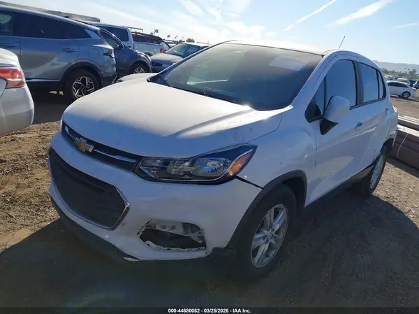 3GNCJKSB2KL358640 2019 CHEVROLET TRAX - Image 2