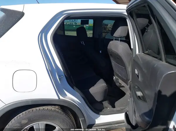 3GNCJKSB2KL358640 2019 CHEVROLET TRAX - Image 8