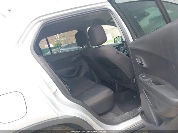 3GNCJKSB2KL365474 2019 CHEVROLET TRAX - Image 8