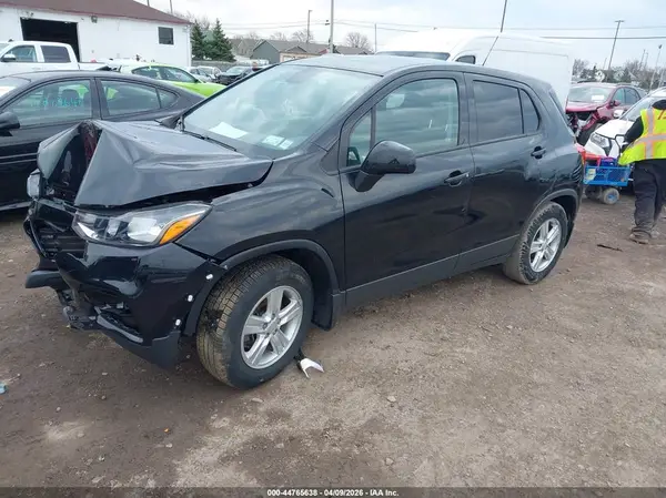 3GNCJKSB2KL372621 2019 CHEVROLET TRAX - Image 2