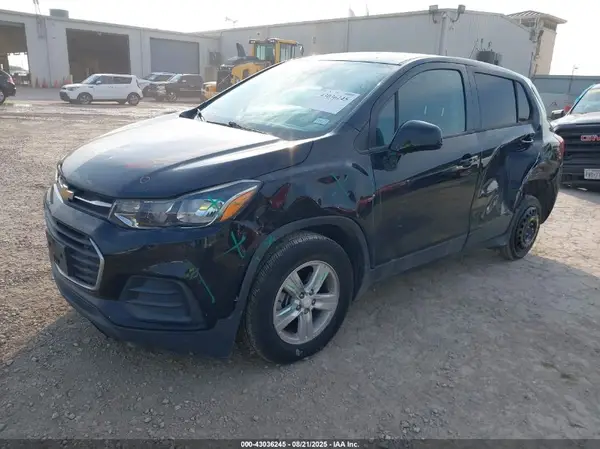 3GNCJKSB2KL378144 2019 CHEVROLET TRAX - Image 2