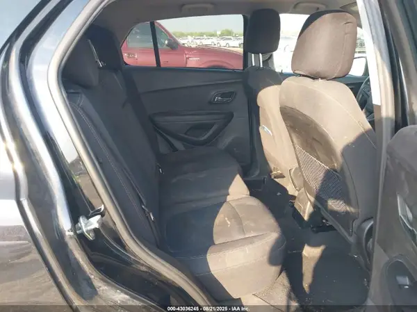 3GNCJKSB2KL378144 2019 CHEVROLET TRAX - Image 8