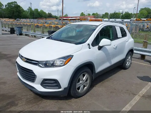3GNCJKSB2KL387507 2019 CHEVROLET TRAX - Image 2