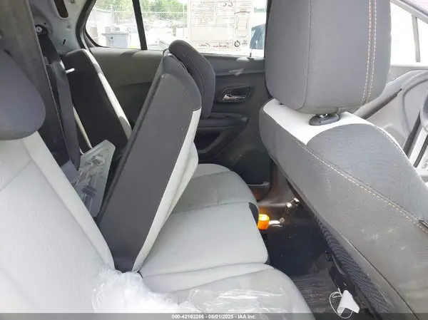 3GNCJKSB2KL387507 2019 CHEVROLET TRAX - Image 8