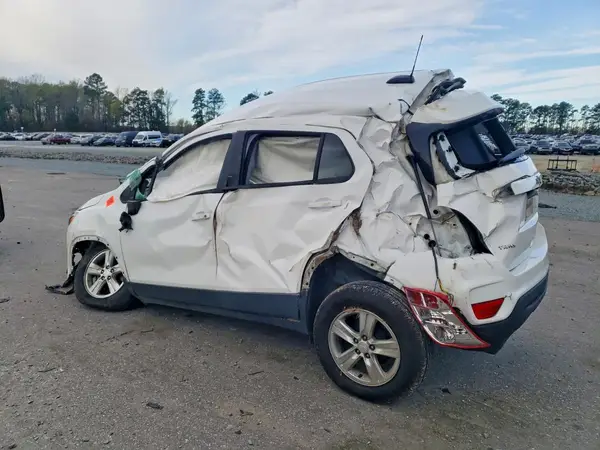 3GNCJKSB2KL392710 2019 CHEVROLET TRAX - Image 2
