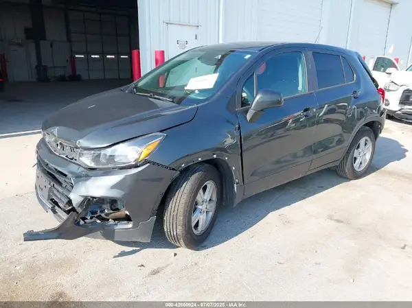 3GNCJKSB2KL394893 2019 CHEVROLET TRAX - Image 2