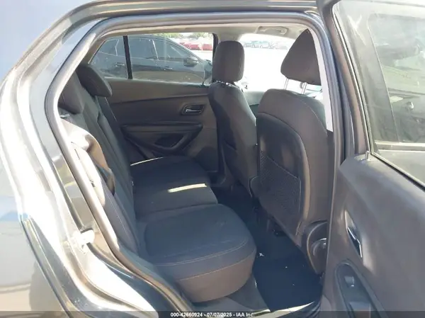 3GNCJKSB2KL394893 2019 CHEVROLET TRAX - Image 8