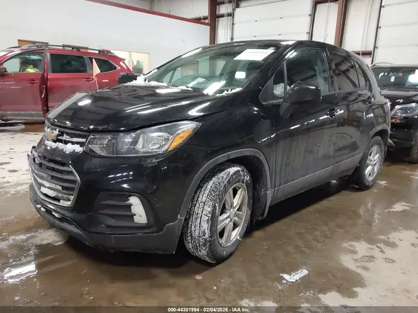3GNCJKSB2KL399625 2019 CHEVROLET TRAX - Image 2