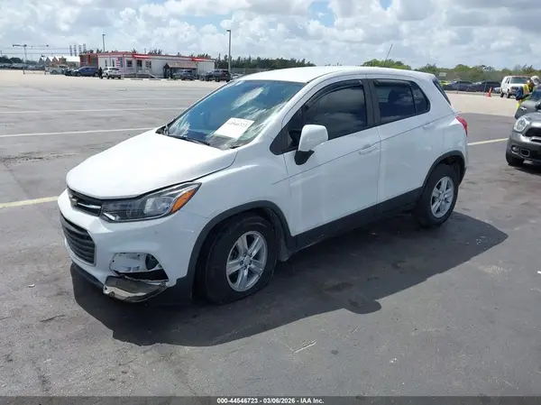 3GNCJKSB2KL401499 2019 CHEVROLET TRAX - Image 2
