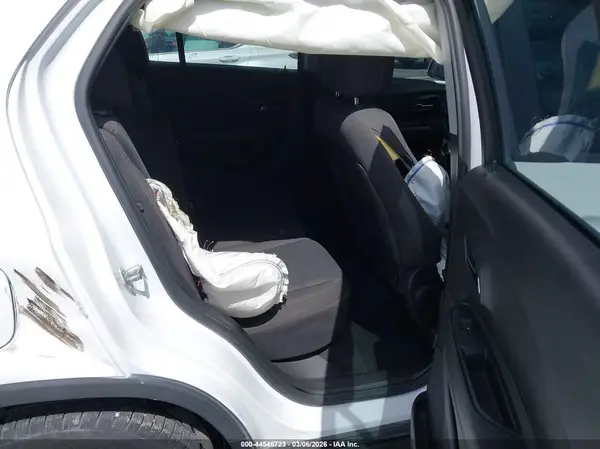 3GNCJKSB2KL401499 2019 CHEVROLET TRAX - Image 8
