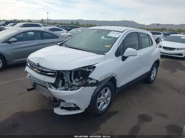 3GNCJKSB2KL402085 2019 CHEVROLET TRAX - Image 2
