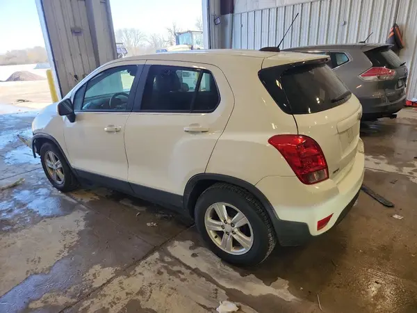 3GNCJKSB2KL405374 2019 CHEVROLET TRAX - Image 2