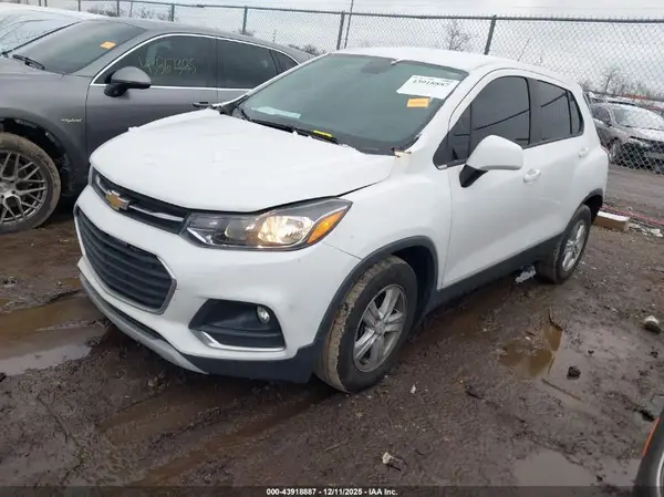 3GNCJKSB2KL406010 2019 CHEVROLET TRAX - Image 2