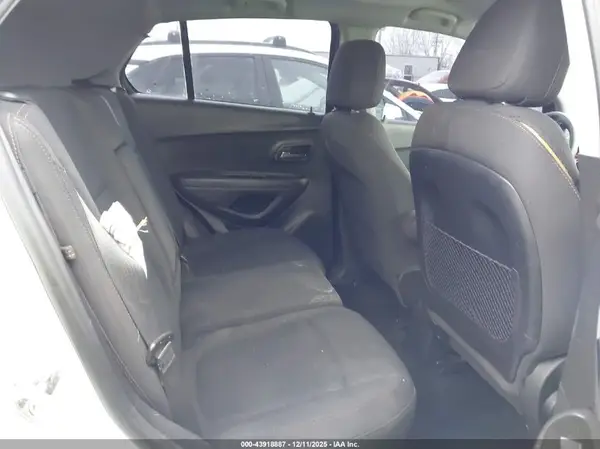 3GNCJKSB2KL406010 2019 CHEVROLET TRAX - Image 8