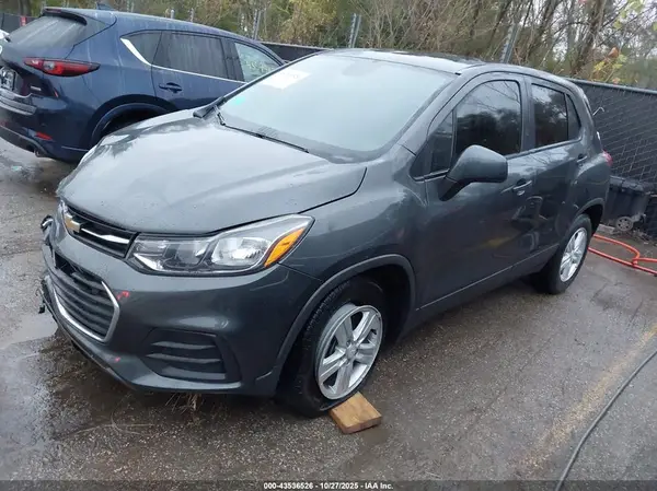 3GNCJKSB2LL109451 2020 CHEVROLET TRAX - Image 2