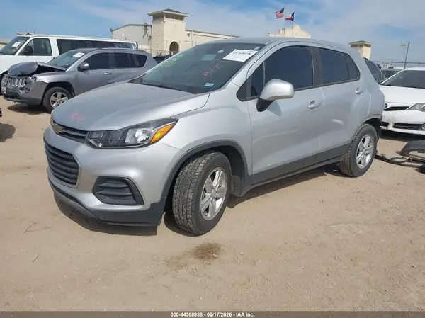 3GNCJKSB2LL113628 2020 CHEVROLET TRAX - Image 2