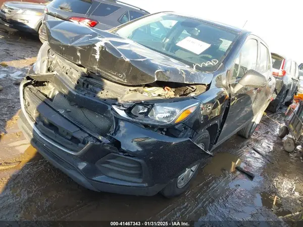 3GNCJKSB2LL115122 2020 CHEVROLET TRAX - Image 2