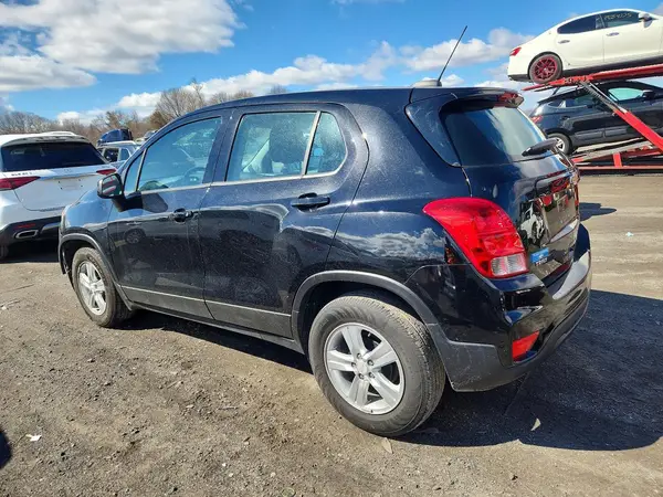 3GNCJKSB2LL117274 2020 CHEVROLET TRAX - Image 2