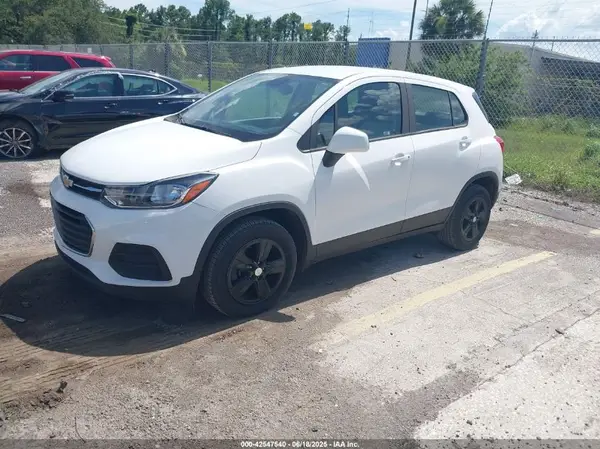 3GNCJKSB2LL126640 2020 CHEVROLET TRAX - Image 2