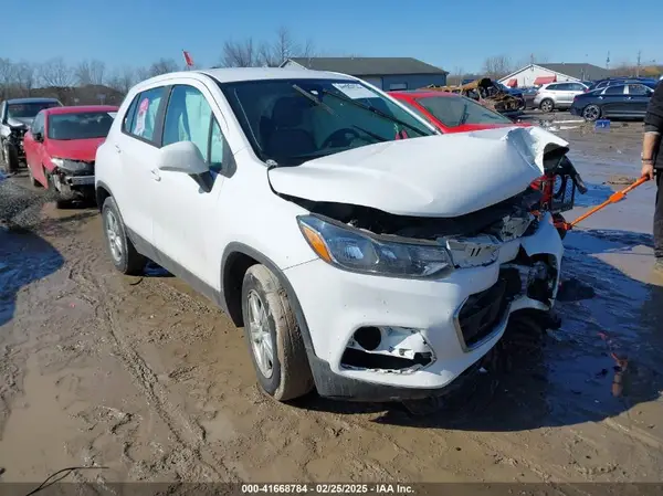 3GNCJKSB2LL132065 2020 CHEVROLET TRAX - Image 1