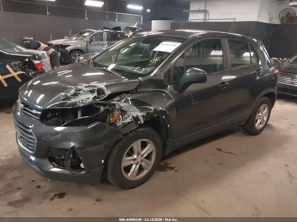 3GNCJKSB2LL135158 2020 CHEVROLET TRAX - Image 2