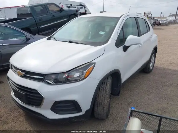 3GNCJKSB2LL150095 2020 CHEVROLET TRAX - Image 2