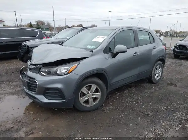 3GNCJKSB2LL155443 2020 CHEVROLET TRAX - Image 2