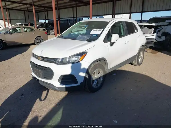 3GNCJKSB2LL160500 2020 CHEVROLET TRAX - Image 2