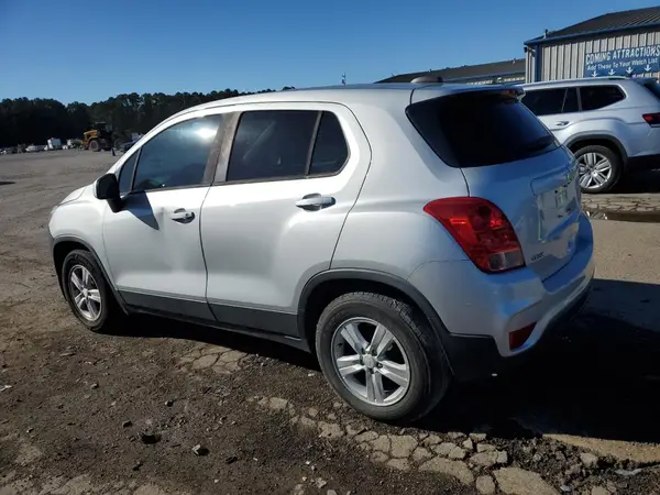 3GNCJKSB2LL171058 2020 CHEVROLET TRAX - Image 2