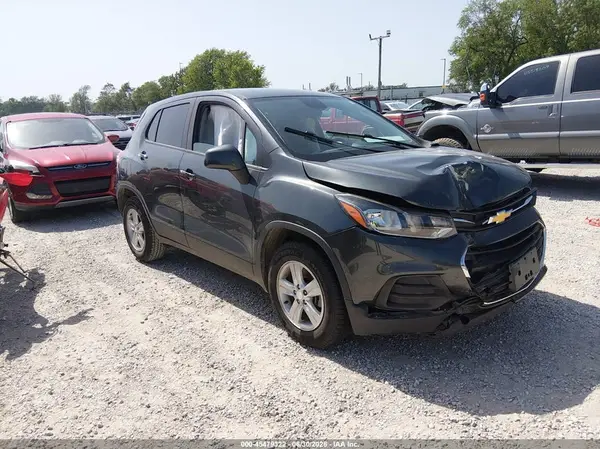 3GNCJKSB2LL175773 2020 CHEVROLET TRAX - Image 1