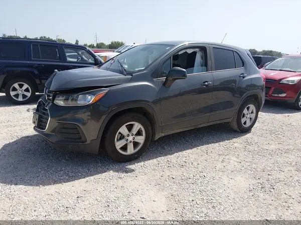3GNCJKSB2LL175773 2020 CHEVROLET TRAX - Image 2