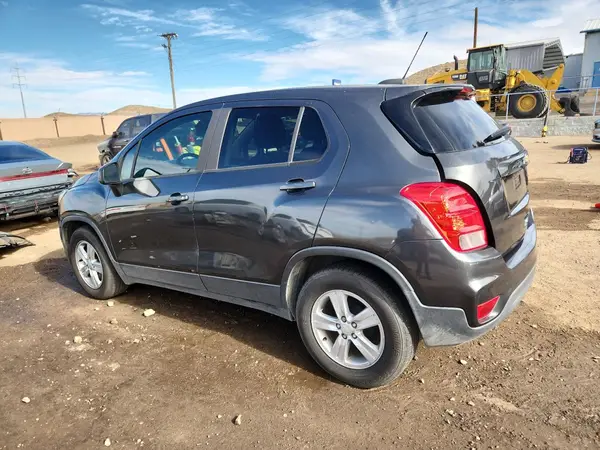 3GNCJKSB2LL183677 2020 CHEVROLET TRAX - Image 2