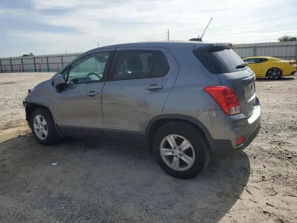 3GNCJKSB2LL187132 2020 CHEVROLET TRAX - Image 2