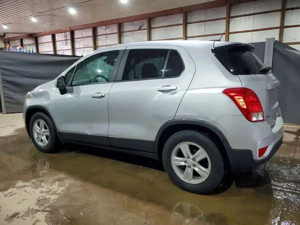 3GNCJKSB2LL195053 2020 CHEVROLET TRAX - Image 2