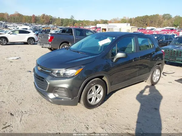 3GNCJKSB2LL197031 2020 CHEVROLET TRAX - Image 2
