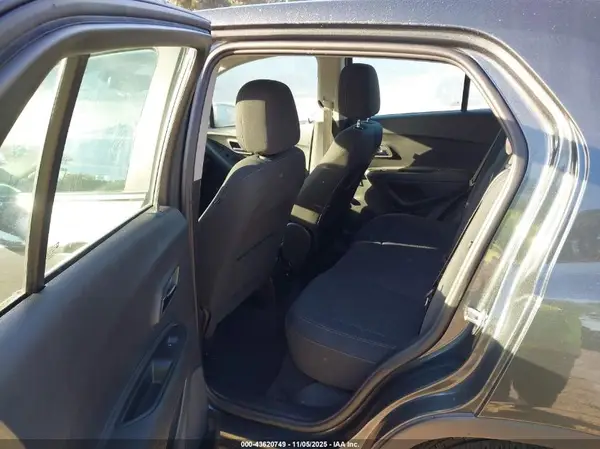 3GNCJKSB2LL197031 2020 CHEVROLET TRAX - Image 8