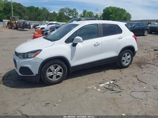 3GNCJKSB2LL198518 2020 CHEVROLET TRAX - Image 2